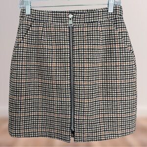 LAST CHANCE | Vero Moda Plaid Wool Mini Skirt with Front Zipper and Pockets